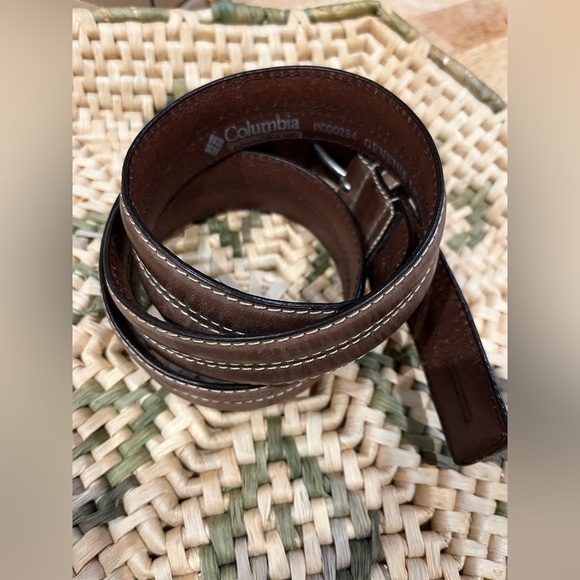 Men’s large extra large Columbia belt. Medium leather brown tones - Picture 4 of 6